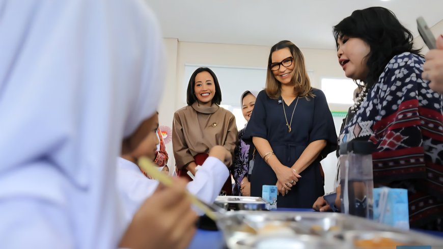 Ibu Negara Brasil Janja da Silva Terpukau Tinjau Langsung Program Makan Bergizi Gratis di SD Angkasa Halim