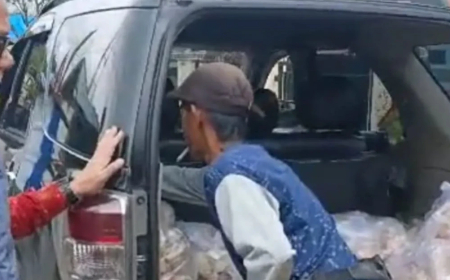 Pemkab Solok Salurkan Ribuan Porsi Makanan Siap Saji untuk Warga Terdampak Banjir