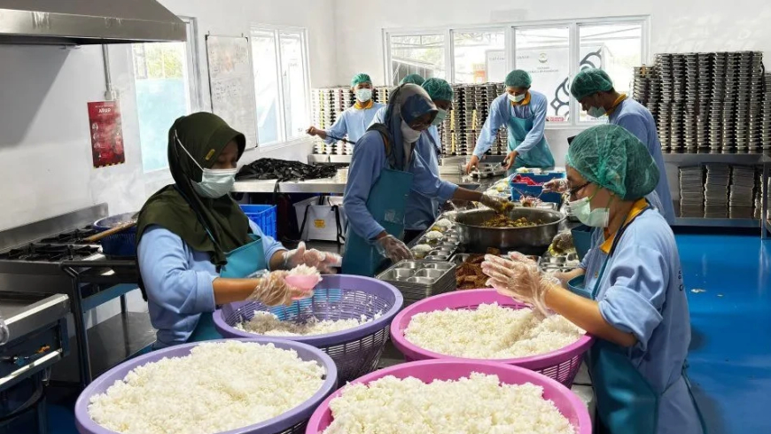 3.552 Siswa di Karanganyar Nikmati Program Makan Bergizi Gratis dari SPPG Kemala Bhayangkari Polres Karanganyar