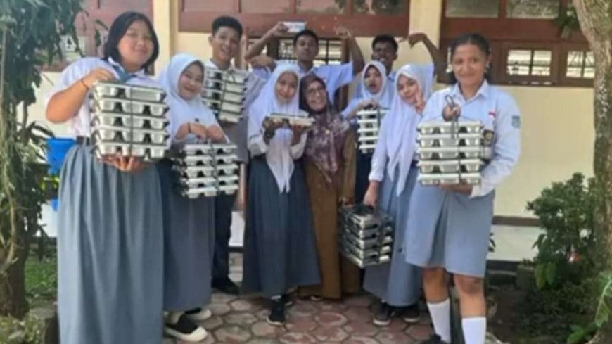 Ketika Gizi Menyapa Nabire: Antusiasme Siswa SMANSA Menyambut Program MBG