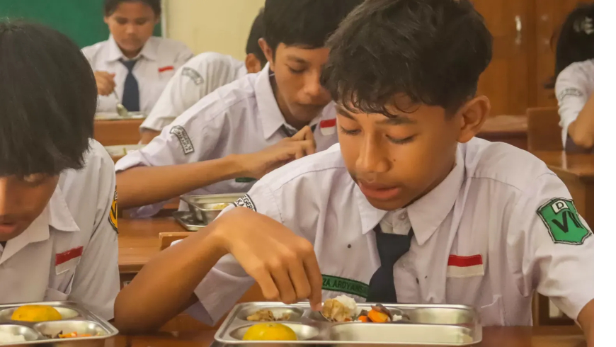 Tips Menyesuaikan Pola Makan Anak Selama Liburan dengan Dukungan Menu Makan Bergizi Gratis