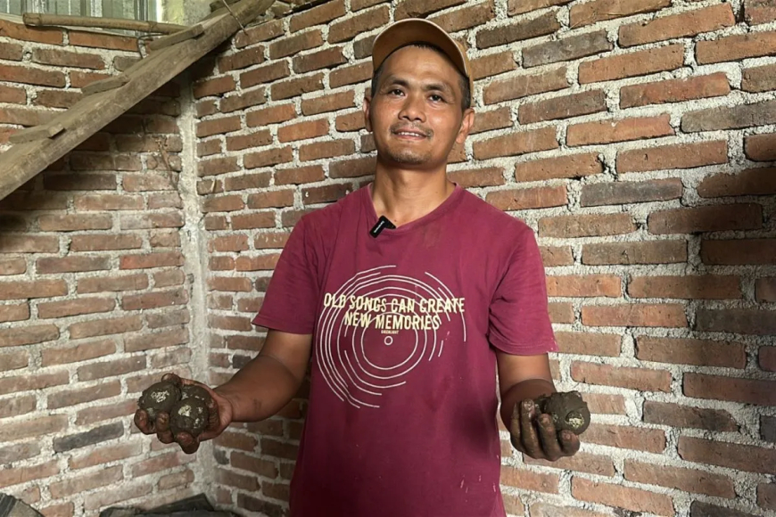 Asin di Lidah, Manis di Hidup: Kisah Yayak Surayak Dari Kandang Itik ke Dapur MBG